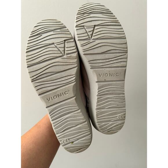 Vionic Shoes Slip On Beige Gray Sneakers US 7 EU 38 Silver Comfort Arch Support - Picture 6 of 6